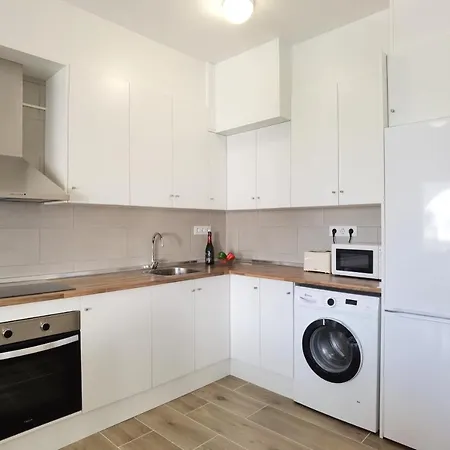 Leon Inmo Dana - 15770 Apartment