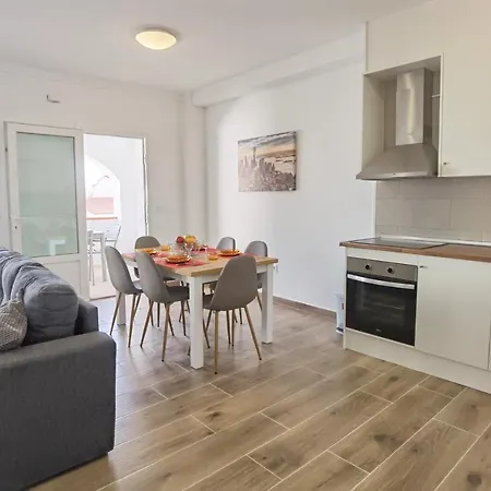 Leon Inmo Dana - 15770 Apartment *