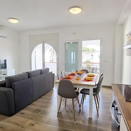 Leon Inmo Dana - 15770 Apartment